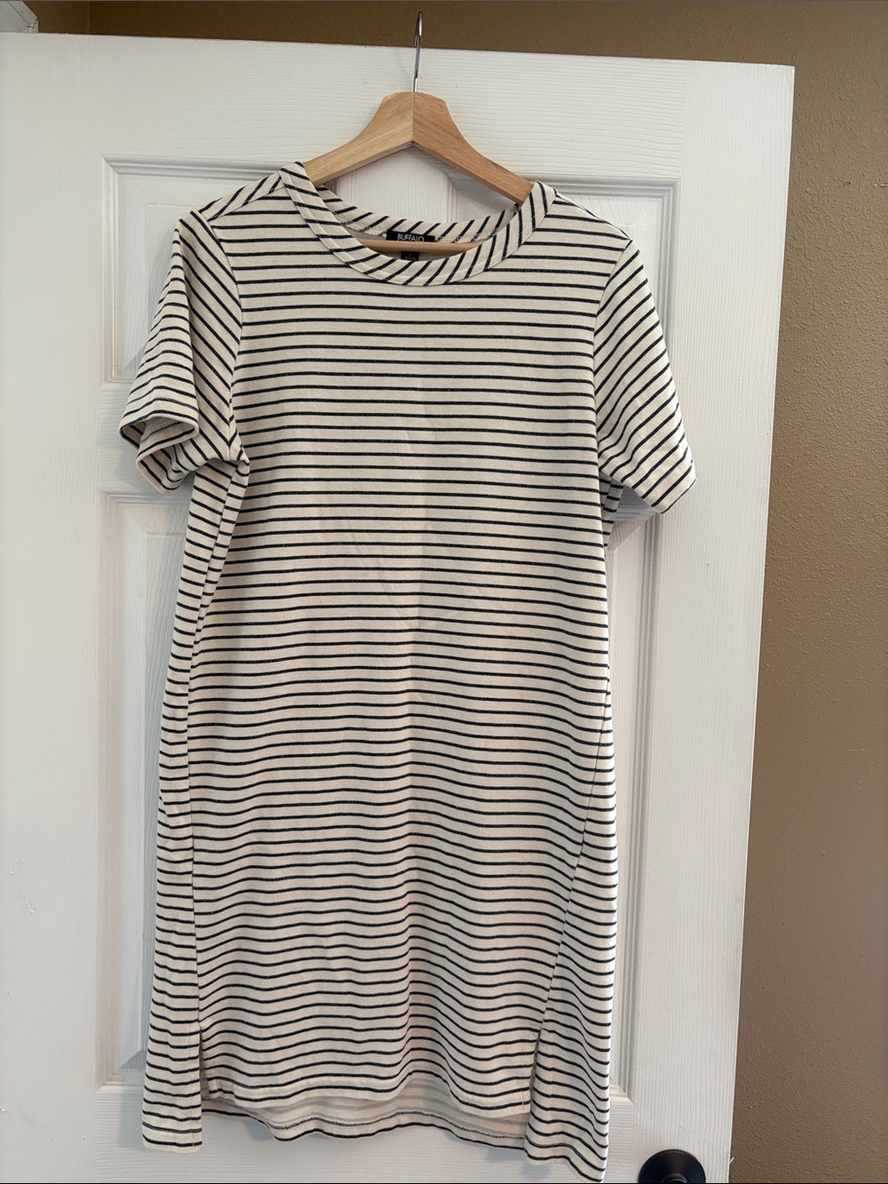 Buffalo Striped Short Sleeve T-Shirt Dress - Black & Cream 
Size: S